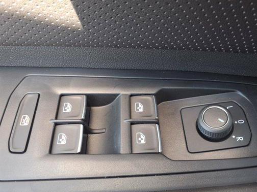 2025 Volkswagen Atlas 2.0T SE w/Technology 4MOTION