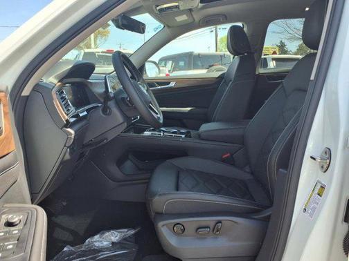 2025 Volkswagen Atlas 2.0T SE w/Technology 4MOTION