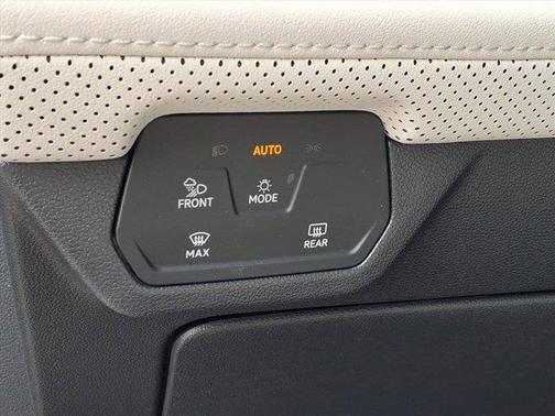 2025 Volkswagen Atlas Cross Sport 2.0T SEL Premium