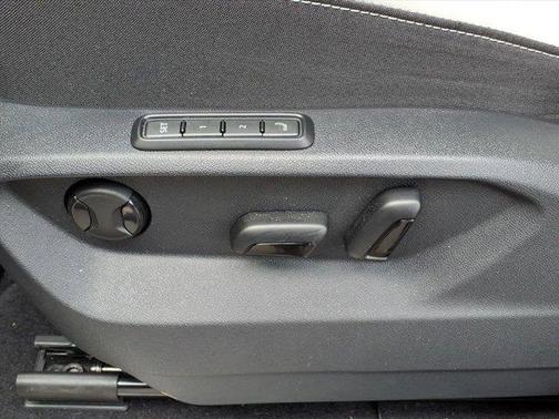 2025 Volkswagen Atlas Cross Sport 2.0T SEL Premium