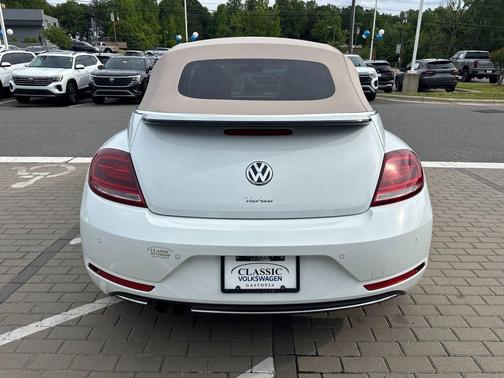 Pure White/Beige Roof 2019 Volkswagen Beetle 2.0T SE