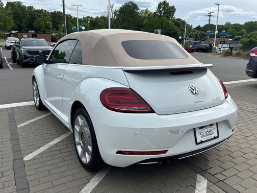 Pure White/Beige Roof 2019 Volkswagen Beetle 2.0T SE