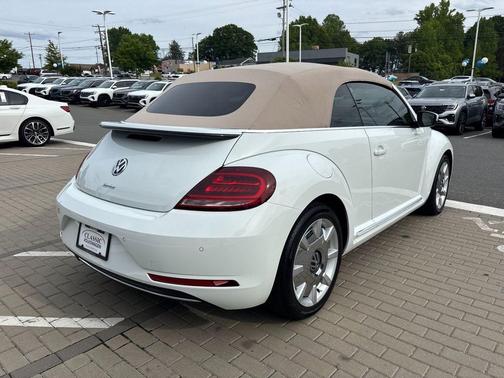 Pure White/Beige Roof 2019 Volkswagen Beetle 2.0T SE