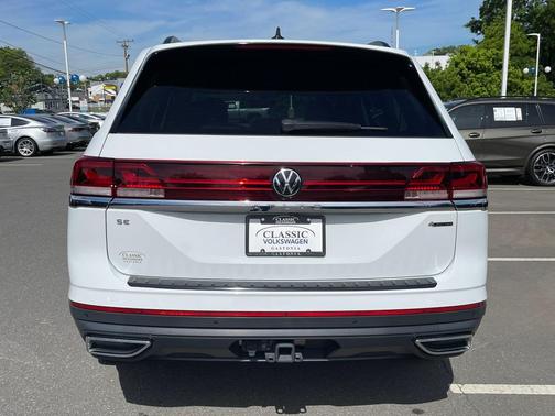 Pure White 2024 Volkswagen Atlas 2.0T SE w/Technology 4MOTION