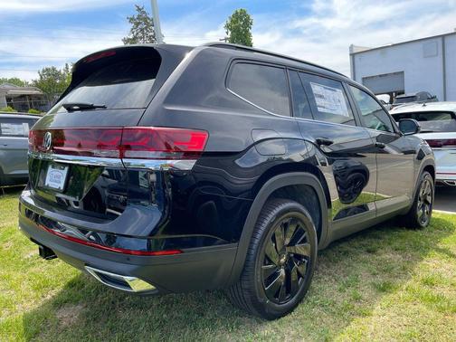 deep black pearl 2026 Volkswagen Atlas 2.0T SE w/Technology