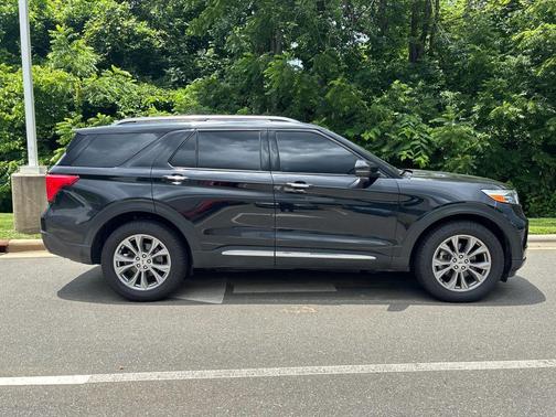 Agate Black Metallic 2022 Ford Explorer Limited