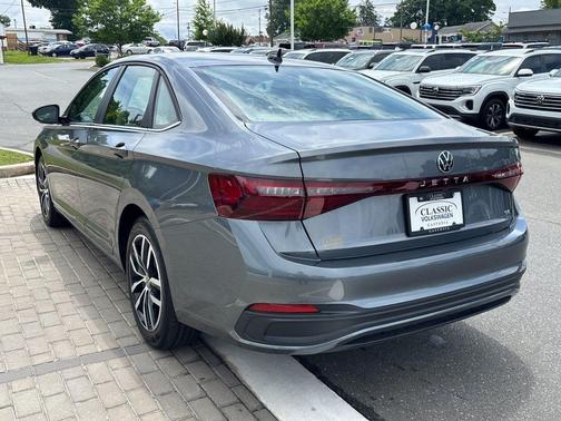 Platinum Gray Metallic 2026 Volkswagen Jetta 1.4T SE