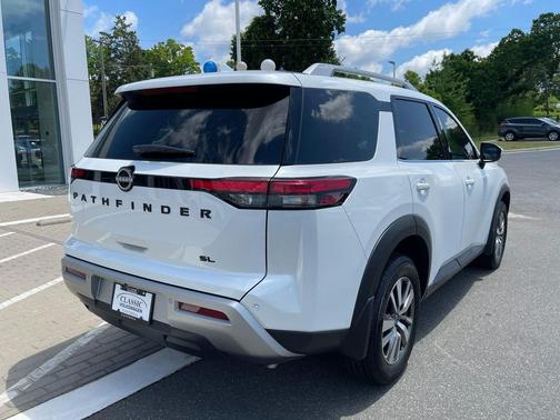 Everest White Pearl Tricoat 2025 Nissan Pathfinder SL FWD