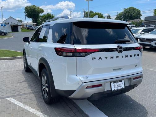 Everest White Pearl Tricoat 2025 Nissan Pathfinder SL FWD