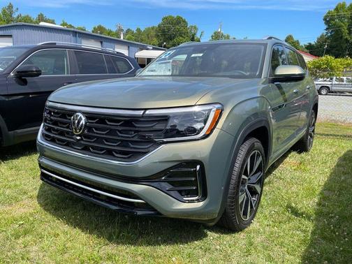 Avocado Green Pearl 2026 Volkswagen Atlas 2.0T SEL Premium R-Line 4MOTION