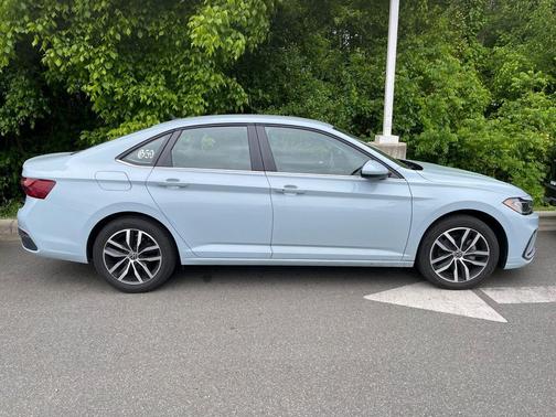 Monument Gray 2025 Volkswagen Jetta 1.5T SE