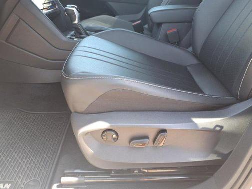 2024 Volkswagen Tiguan 2.0T SE 4MOTION