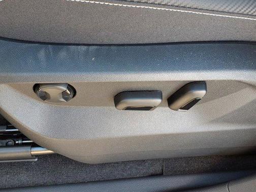 2026 Volkswagen Atlas Cross Sport 2.0T SE w/Technology 4MOTION