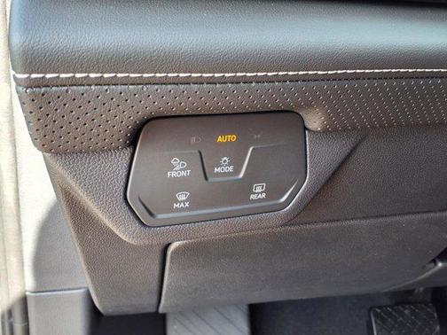 2025 Volkswagen Atlas 2.0T SE w/Technology 4MOTION
