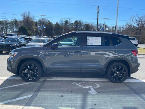 2024 Volkswagen Taos 1.5T SE