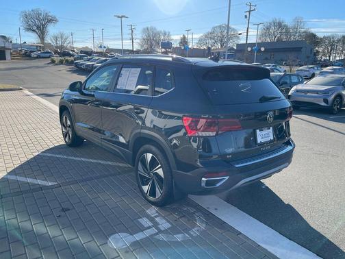 2024 Volkswagen Taos 1.5T SE