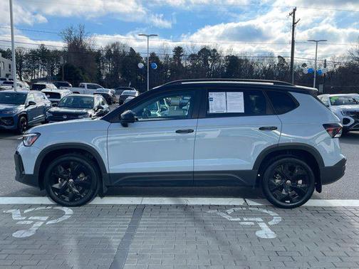 2025 Volkswagen Taos 1.5T SE Black