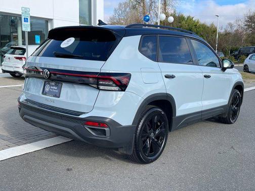 2025 Volkswagen Taos 1.5T SE Black