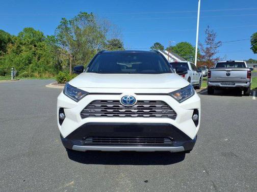 2020 Toyota RAV4 Hybrid SE