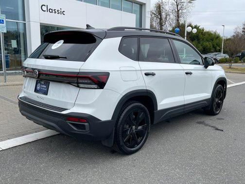 2025 Volkswagen Taos 1.5T SE Black