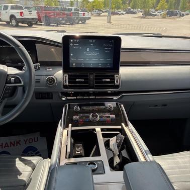White Platinum Metallic Tri-Coat 2019 Lincoln Navigator Black Label