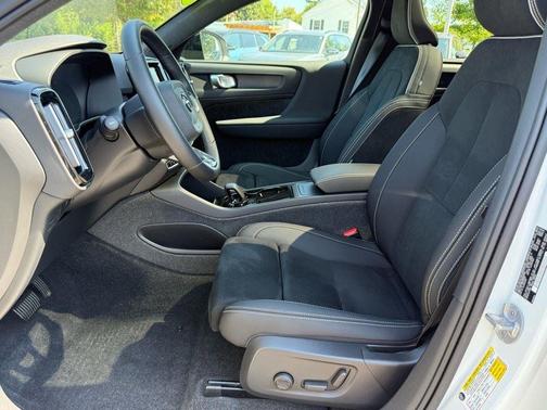 2024 Volvo C40 Recharge Pure Electric Plus