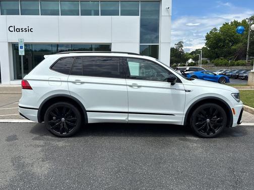 Pure White 2021 Volkswagen Tiguan 2.0T SE