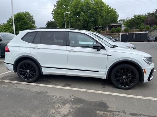 Pure White 2021 Volkswagen Tiguan 2.0T SE