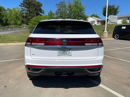 Pure White 2025 Volkswagen Atlas Cross Sport 2.0T SE w/Technology