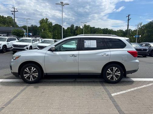Brilliant Silver Metallic 2017 Nissan Pathfinder SV