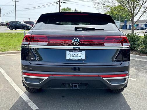 Deep Black 2025 Volkswagen Atlas Cross Sport 2.0T SEL