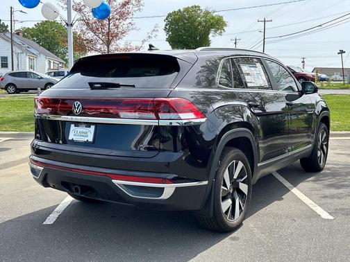 Deep Black 2025 Volkswagen Atlas Cross Sport 2.0T SEL