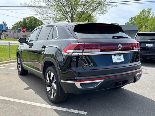 Deep Black 2025 Volkswagen Atlas Cross Sport 2.0T SEL