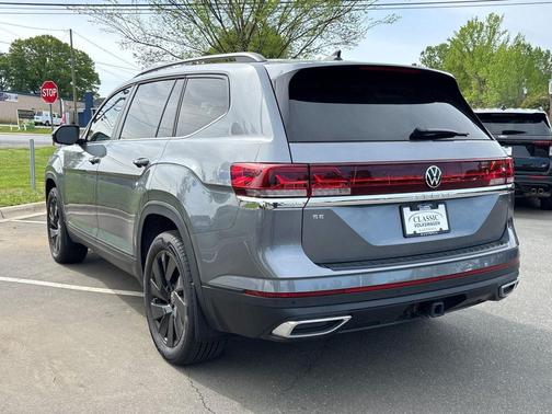 Platinum Gray 2025 Volkswagen Atlas 2.0T SE w/Technology