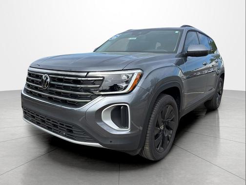 Platinum Gray 2025 Volkswagen Atlas 2.0T SE w/Technology