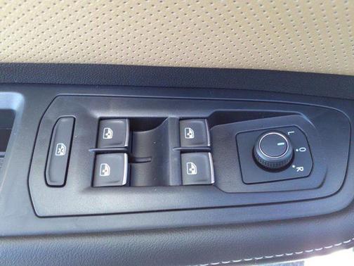 2025 Volkswagen Atlas Cross Sport 2.0T SEL