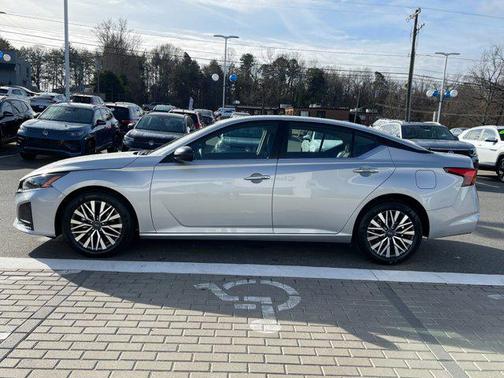 2025 Nissan Altima SV FWD