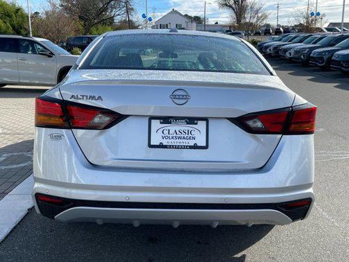 2025 Nissan Altima SV FWD