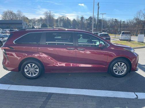 2022 Toyota Sienna XLE