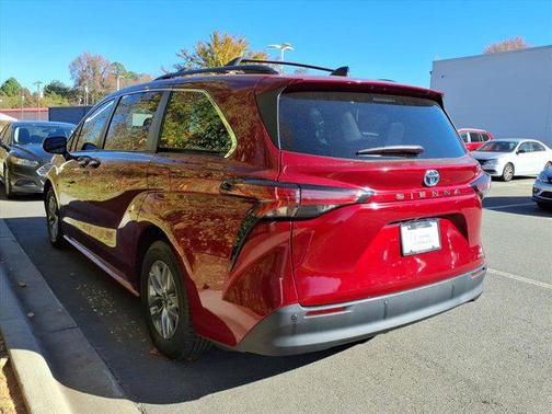 2022 Toyota Sienna XLE