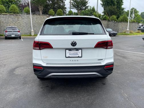 Pure White 2022 Volkswagen Taos 1.5T S