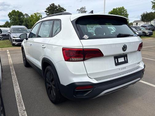 Pure White 2022 Volkswagen Taos 1.5T S