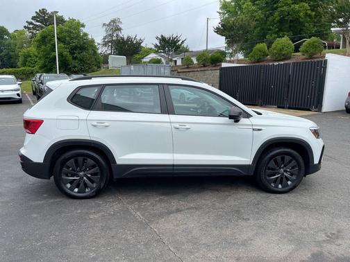 Pure White 2022 Volkswagen Taos 1.5T S