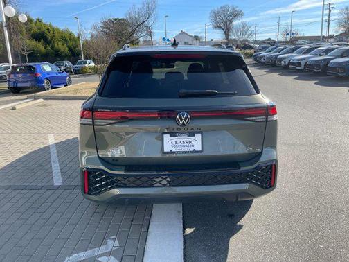 2026 Volkswagen Tiguan 2.0T SE R-Line Black