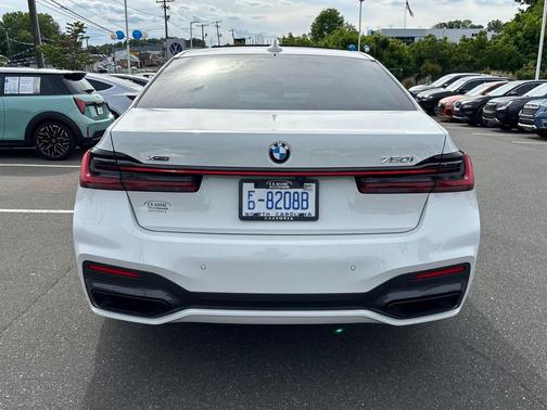 Alpine White 2022 BMW 750 i xDrive
