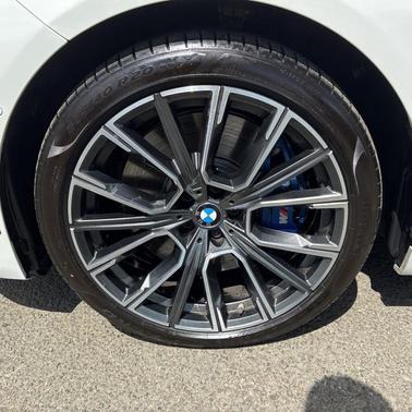 Alpine White 2022 BMW 750 i xDrive