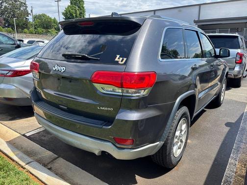 Granite Crystal Metallic Clearcoat 2017 Jeep Grand Cherokee Laredo