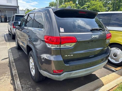 Granite Crystal Metallic Clearcoat 2017 Jeep Grand Cherokee Laredo