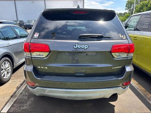 Granite Crystal Metallic Clearcoat 2017 Jeep Grand Cherokee Laredo