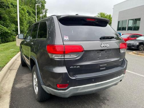 Granite Crystal Metallic Clearcoat 2017 Jeep Grand Cherokee Laredo
